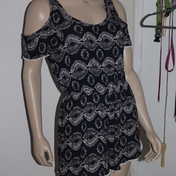 Romper shorts peep shoulder boho fun hem back tie - Picture 3 of 10